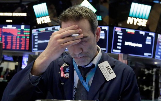 Thị trường chứng khoán Mỹ liên tục xuất hiện điểm bất lợi
