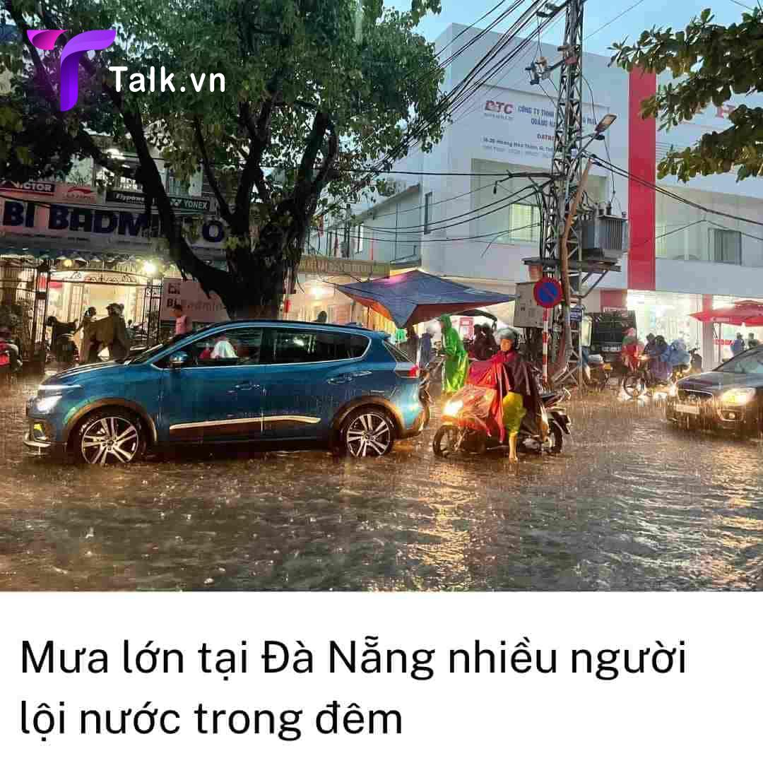 Mưa lớn tại Đà Nẵng nhiều người lội nước trong đêm